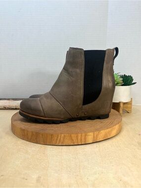 Sorel Joan of Arctic Wedge Chelsea Boot Taupe Waterproof Leather Size 8